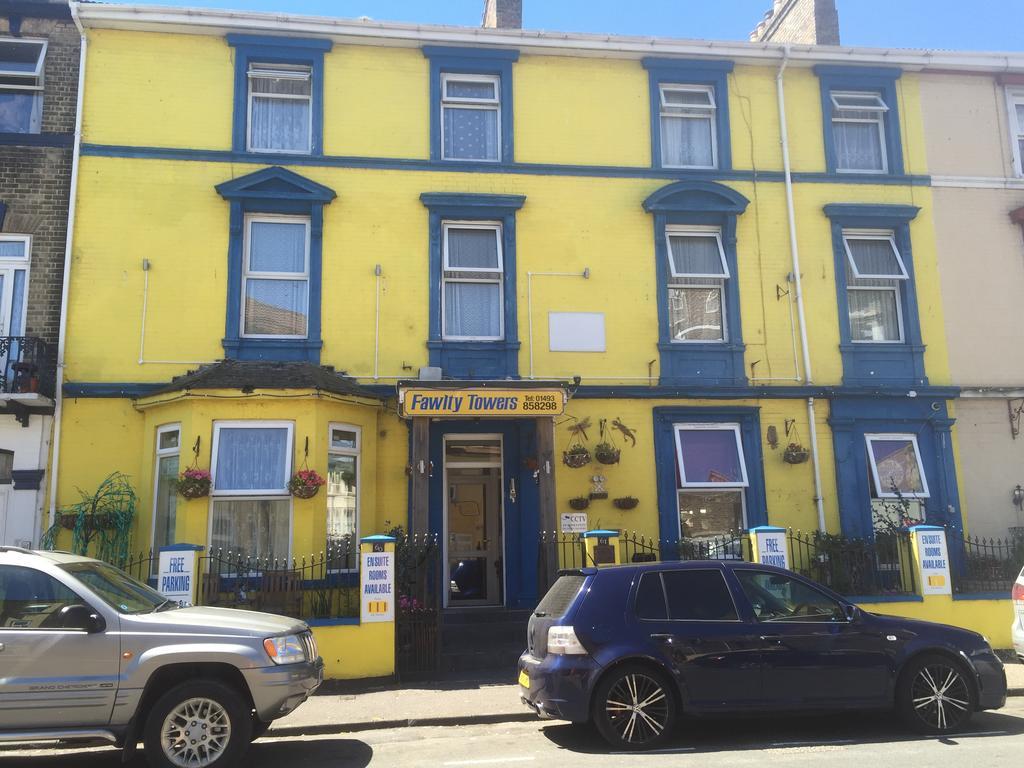 Fawlty Towers Hotel Great Yarmouth Exterior photo